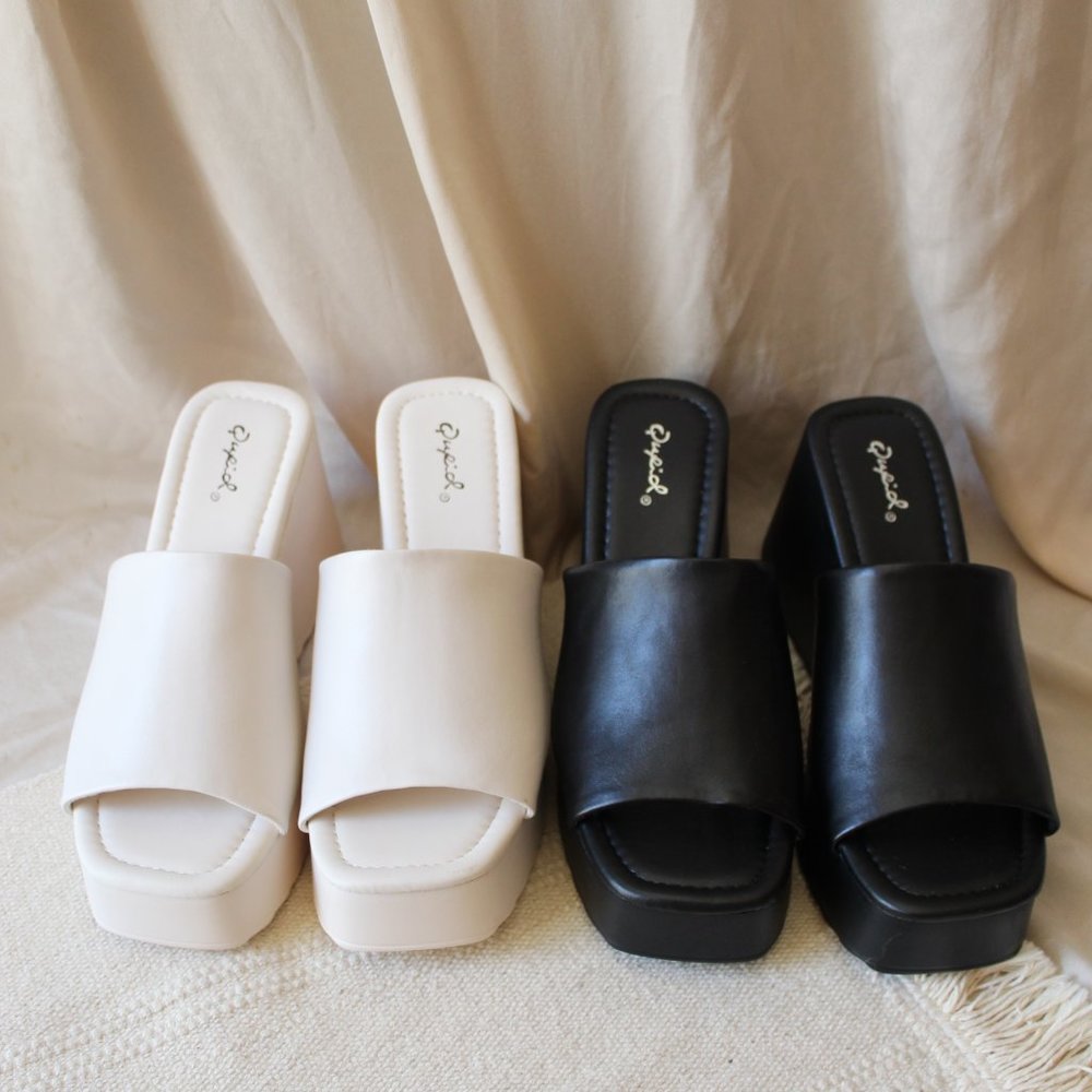 🚨LAST PAIR// Black Platform Wedge Mule - Picture 11 of 16
